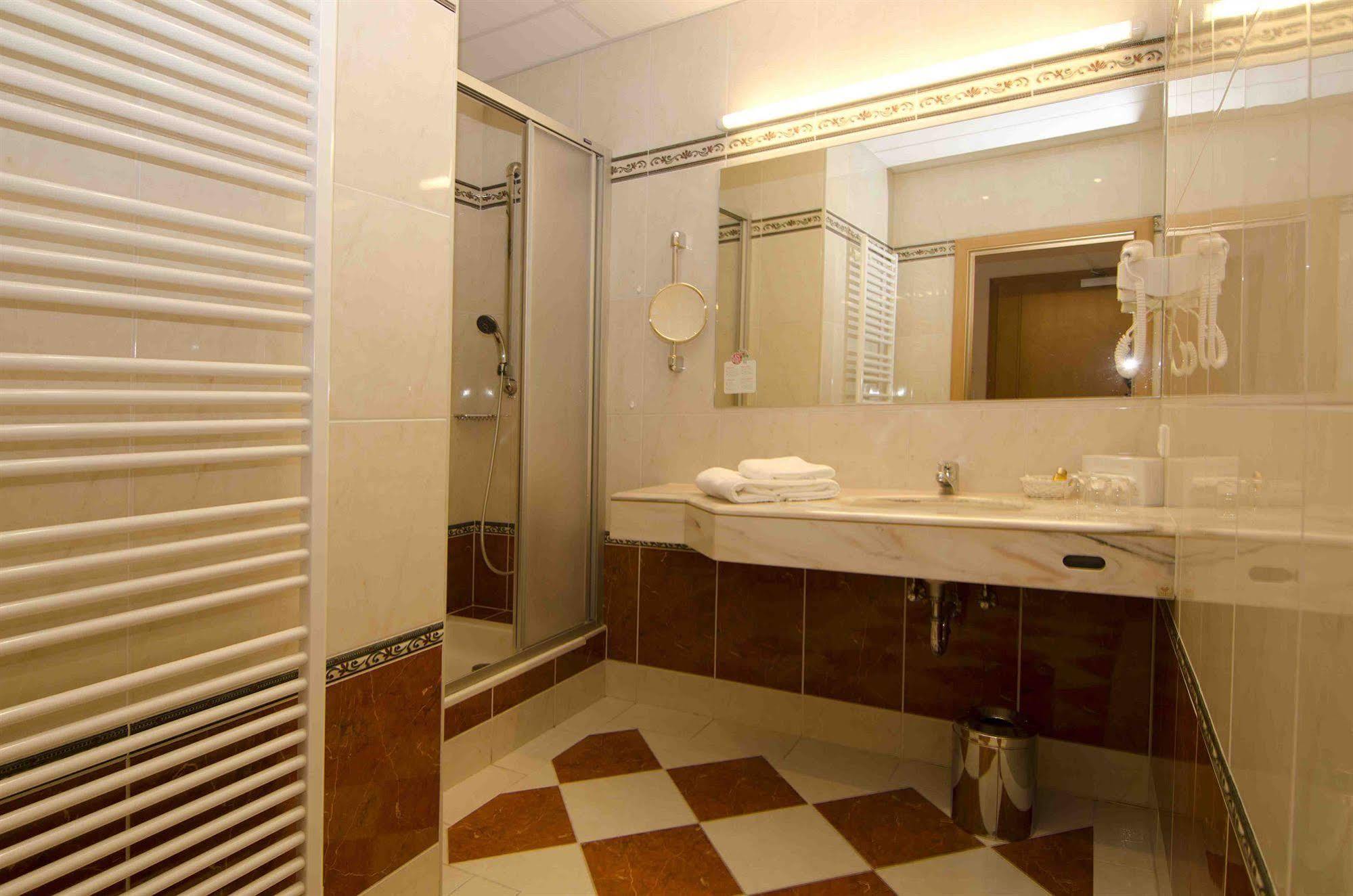 Hotel Cryston